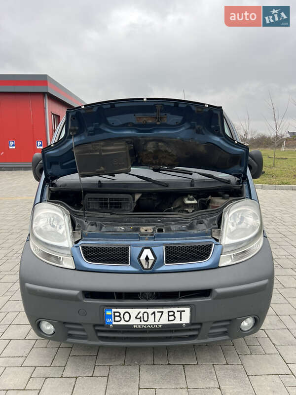 Мінівен Renault Trafic 2005 в Здолбуніві