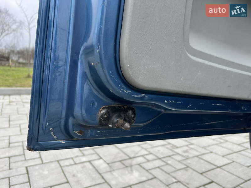 Мінівен Renault Trafic 2005 в Здолбуніві