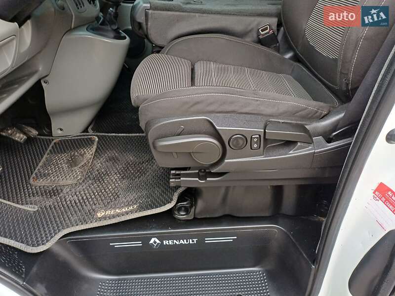 Минивэн Renault Trafic 2008 в Каменском