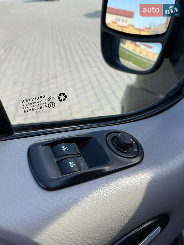 Минивэн Renault Trafic 2011 в Измаиле фото 24 Минивэн Renault Trafic 2011 в Измаиле