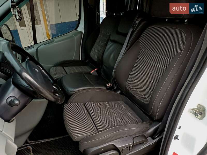 Минивэн Renault Trafic 2008 в Каменском