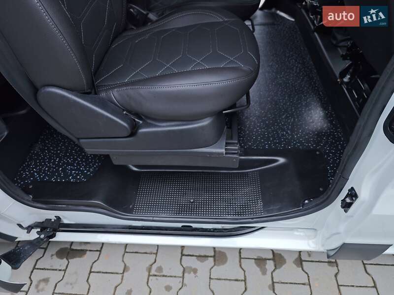 Минивэн Renault Trafic 2021 в Дубно фото 47 Минивэн Renault Trafic 2021 в Дубно