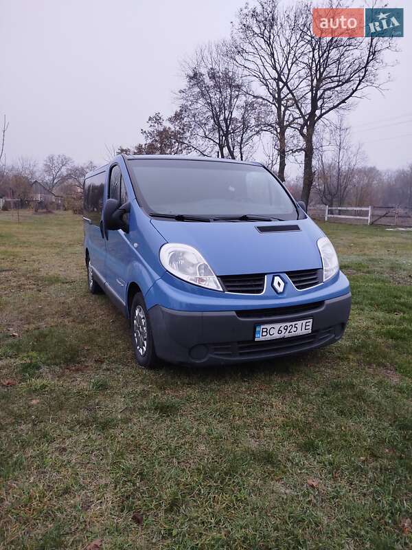 Минивэн Renault Trafic 2010 в Черкассах фото Минивэн Renault Trafic 2010 в Черкассах