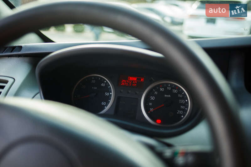 Минивэн Renault Trafic 2013 в Лозовой