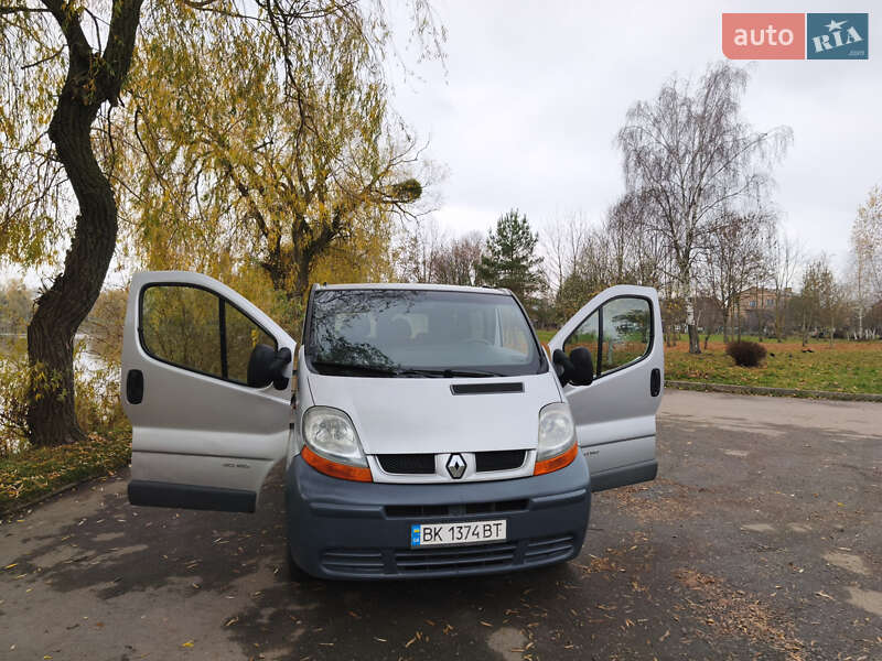 Минивэн Renault Trafic 2006 в Ровно