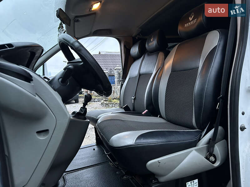 Минивэн Renault Trafic 2005 в Хмельнике фото 10 Минивэн Renault Trafic 2005 в Хмельнике