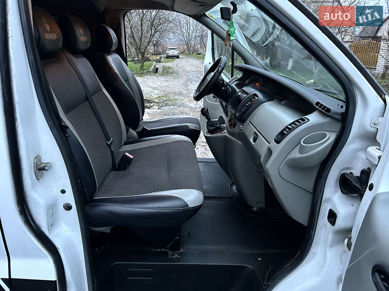 Минивэн Renault Trafic 2005 в Хмельнике фото 17 Минивэн Renault Trafic 2005 в Хмельнике