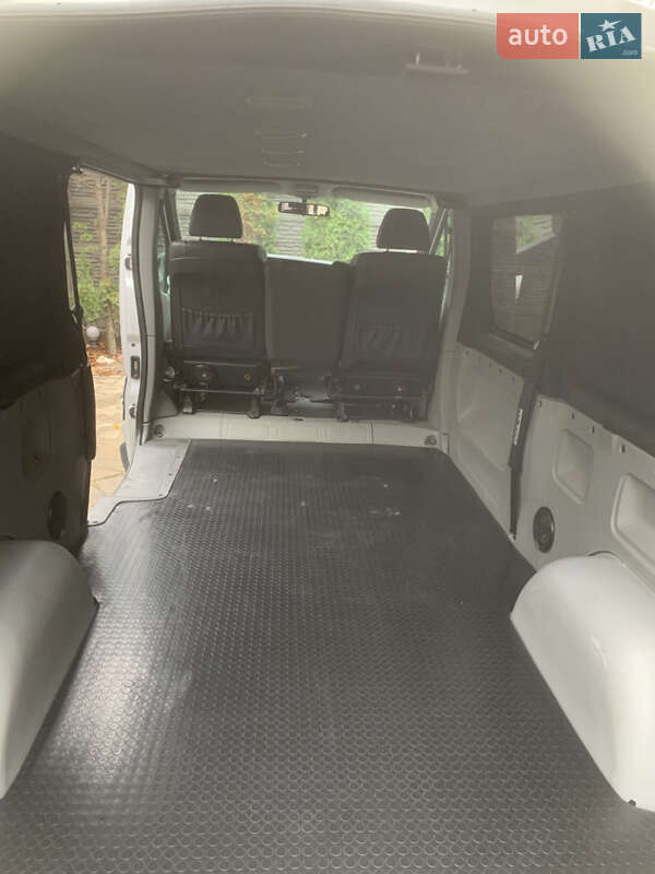 Минивэн Renault Trafic 2005 в Харькове фото 10 Минивэн Renault Trafic 2005 в Харькове