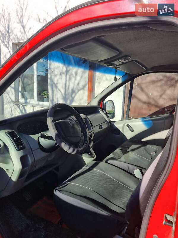 Вантажний фургон Renault Trafic 2004 в Львові