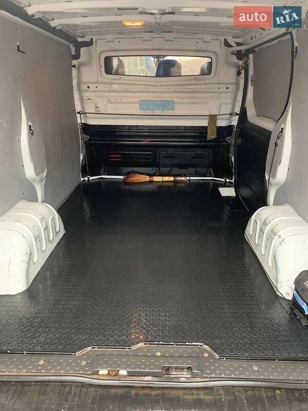 Другие грузовики Renault Trafic 2017 в Гостомеле