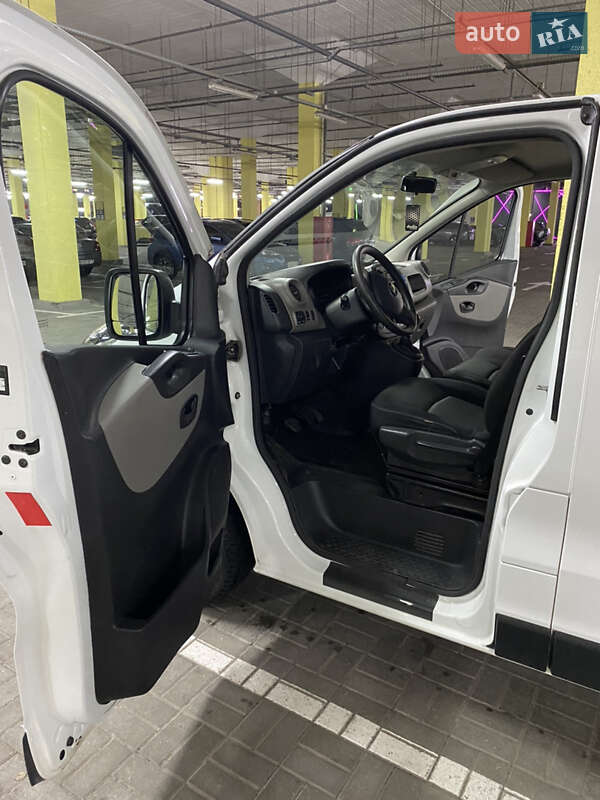 Грузовой фургон Renault Trafic 2017 в Киеве фото 12 Грузовой фургон Renault Trafic 2017 в Киеве