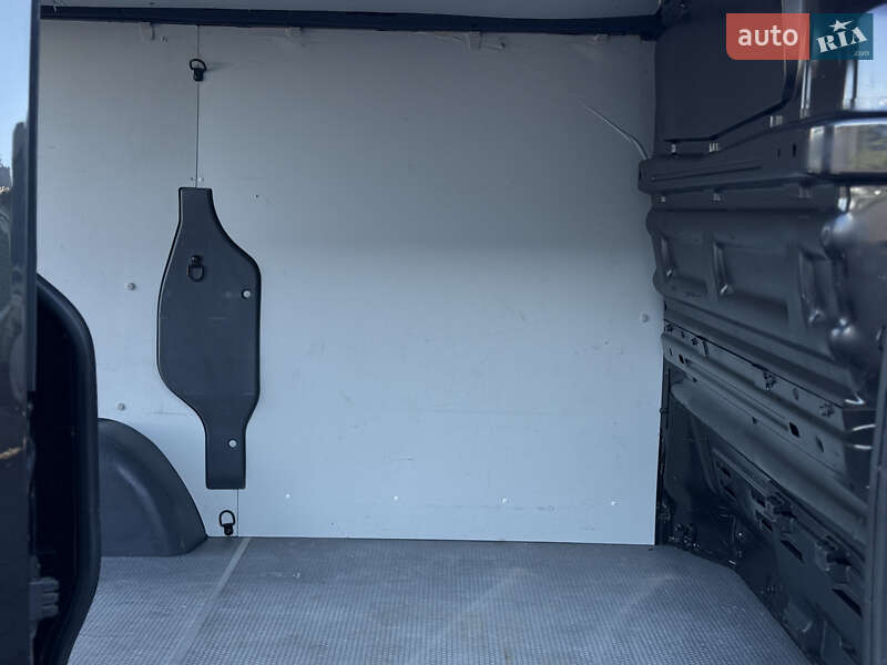 Грузовой фургон Renault Trafic 2015 в Радивилове