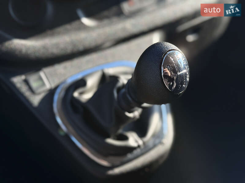 Грузовой фургон Renault Trafic 2015 в Радивилове