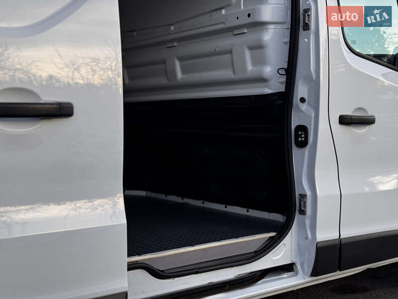 Грузовой фургон Renault Trafic 2016 в Радивилове