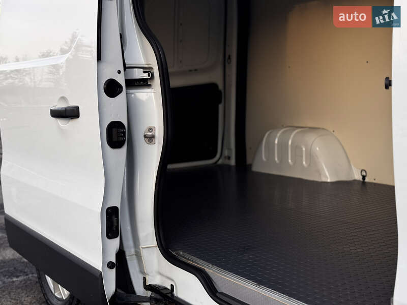 Грузовой фургон Renault Trafic 2016 в Радивилове