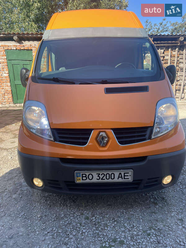 Грузовой фургон Renault Trafic 2010 в Чорткове