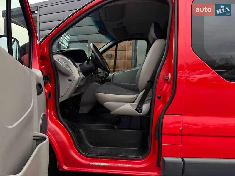 Минивэн Renault Trafic 2006 в Ровно