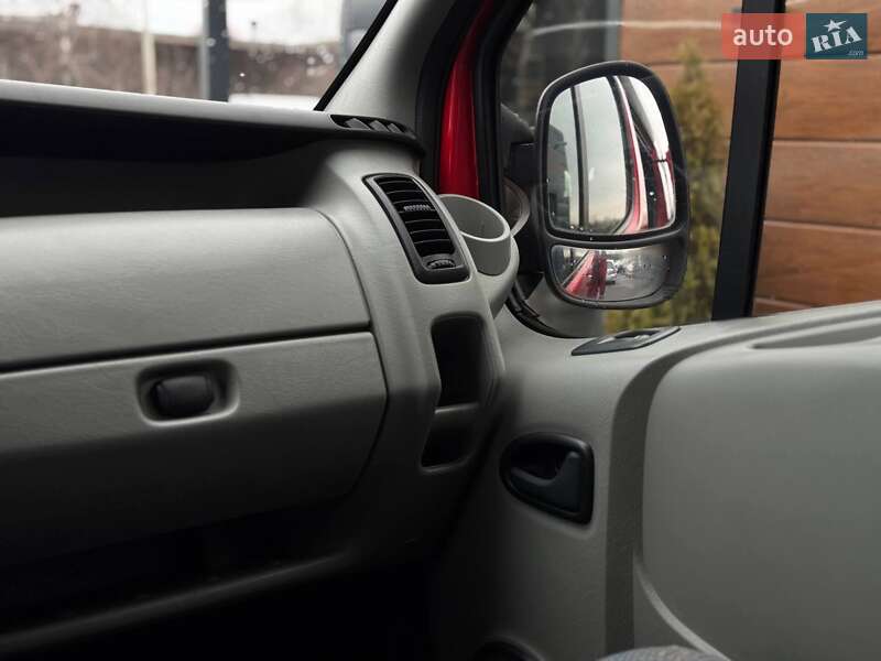 Минивэн Renault Trafic 2006 в Ровно