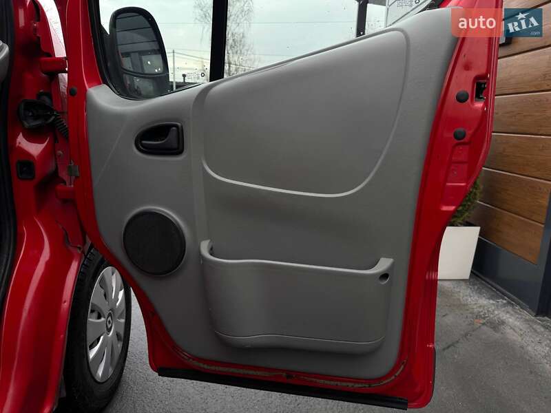 Минивэн Renault Trafic 2006 в Ровно