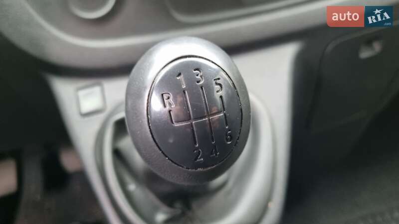 Грузовой фургон Renault Trafic 2015 в Полтаве