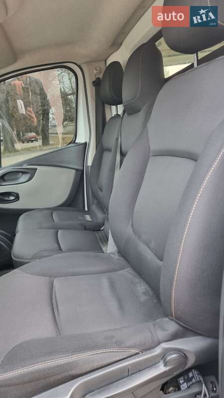 Грузовой фургон Renault Trafic 2015 в Полтаве