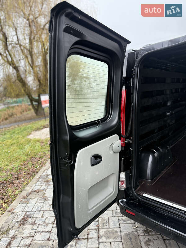 Грузовой фургон Renault Trafic 2012 в Ровно