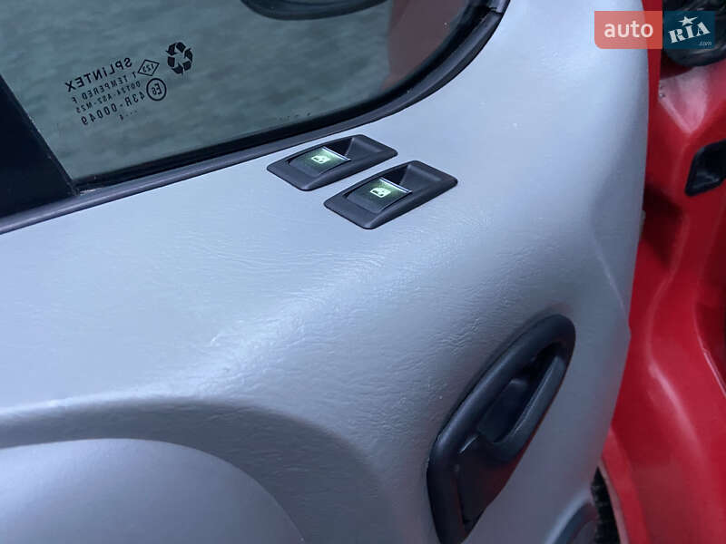 Минивэн Renault Trafic 2004 в Николаеве фото 11 Минивэн Renault Trafic 2004 в Николаеве