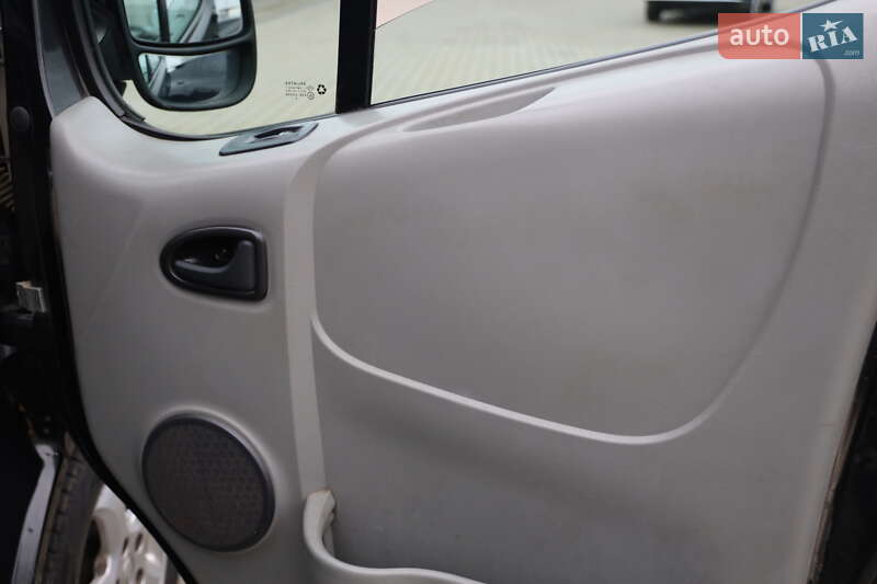 Мінівен Renault Trafic 2009 в Луцьку