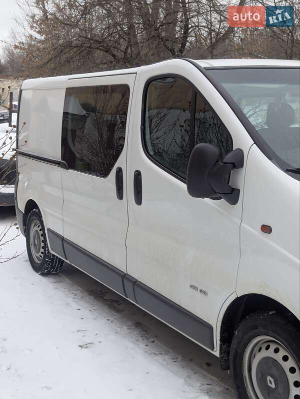 Грузопассажирский фургон Renault Trafic 2003 в Львове