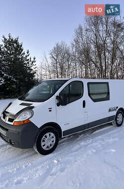 Грузопассажирский фургон Renault Trafic 2006 в Пирятине