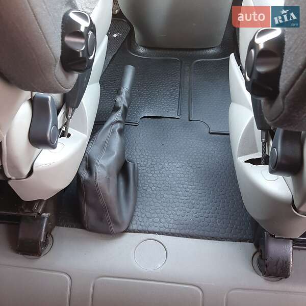 Грузопассажирский фургон Renault Trafic 2010 в Полтаве