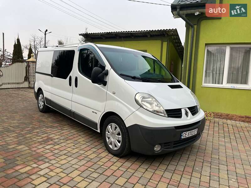 Вантажопасажирський фургон Renault Trafic 2014 в Чернівцях