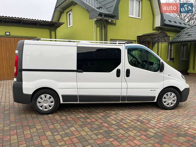 Вантажопасажирський фургон Renault Trafic 2014 в Чернівцях
