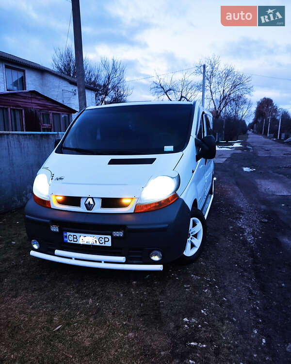 Микроавтобус Renault Trafic 2006 в Талалаевке