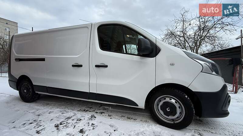 Грузовой фургон Renault Trafic 2016 в Старой Выжевке