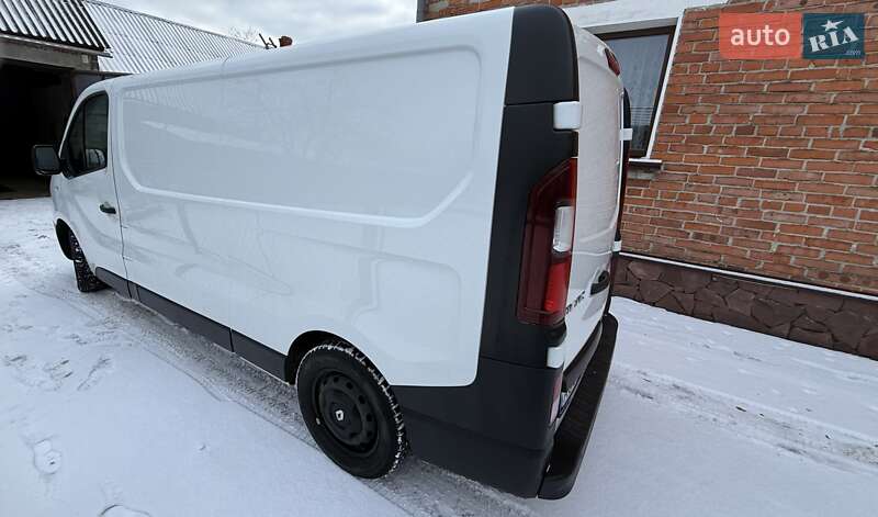 Грузовой фургон Renault Trafic 2016 в Старой Выжевке