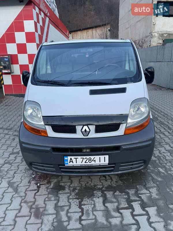 Минивэн Renault Trafic 2006 в Буковеле