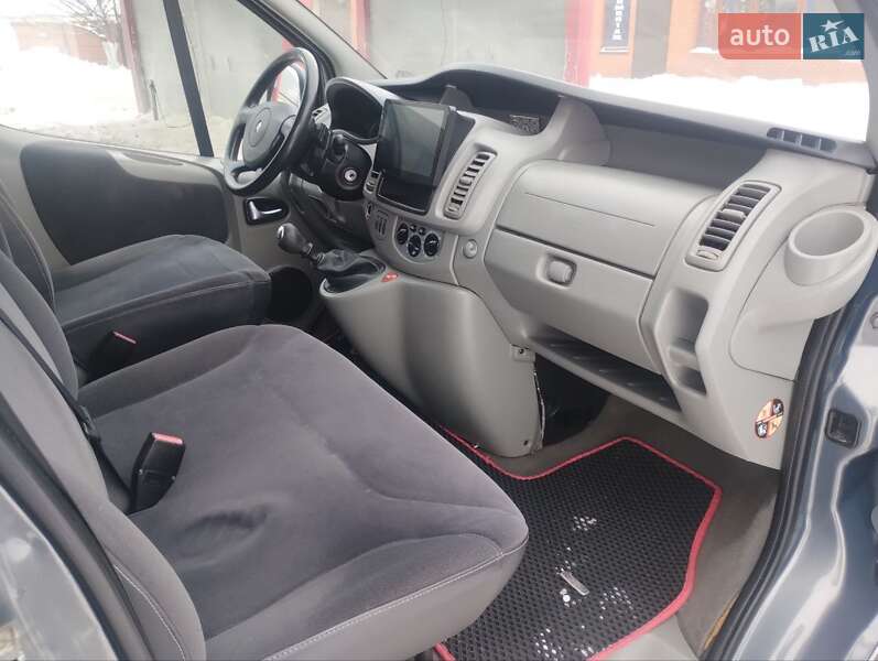 Минивэн Renault Trafic 2012 в Дубно