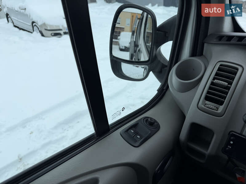 Минивэн Renault Trafic 2011 в Ровно