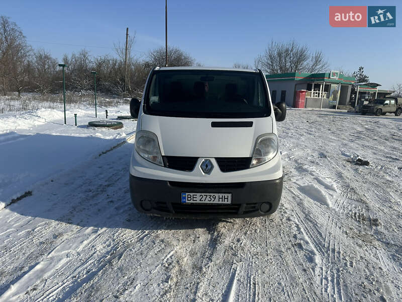 Грузовой фургон Renault Trafic 2011 в Савинцах
