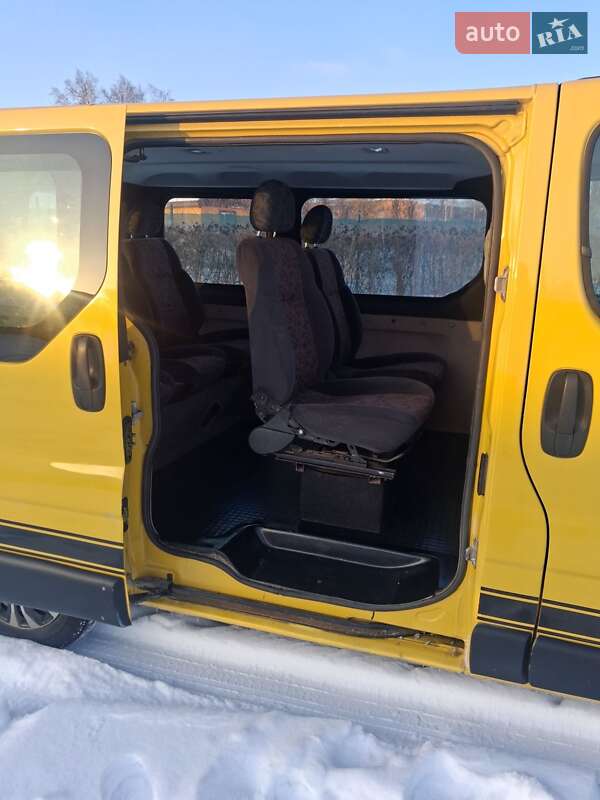 Минивэн Renault Trafic 2006 в Валках