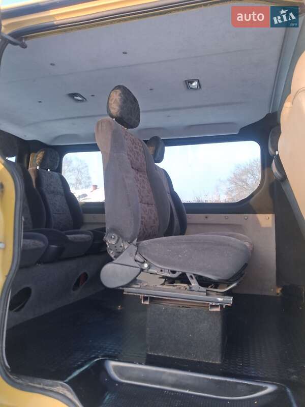 Минивэн Renault Trafic 2006 в Валках