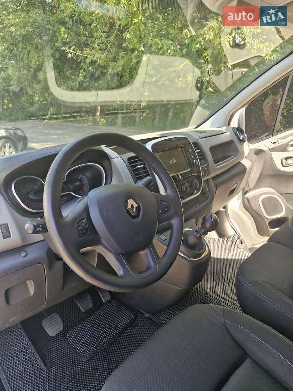 Грузопассажирский фургон Renault Trafic 2017 в Ровно