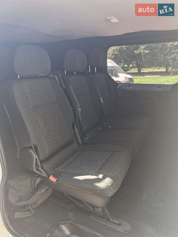 Грузопассажирский фургон Renault Trafic 2017 в Ровно