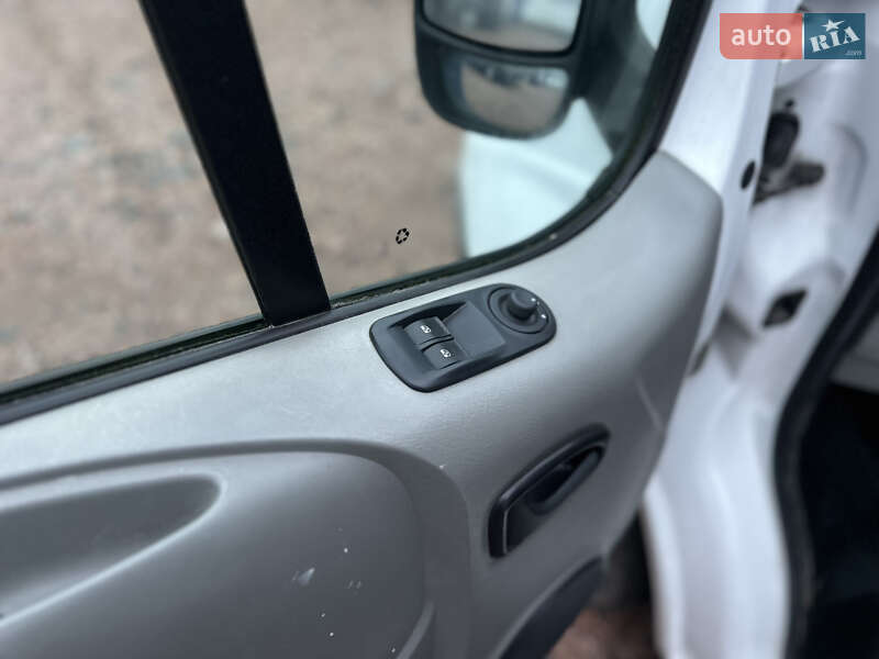 Вантажний фургон Renault Trafic 2013 в Рівному