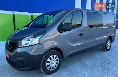 Грузопассажирский фургон Renault Trafic 2015 в Ровно