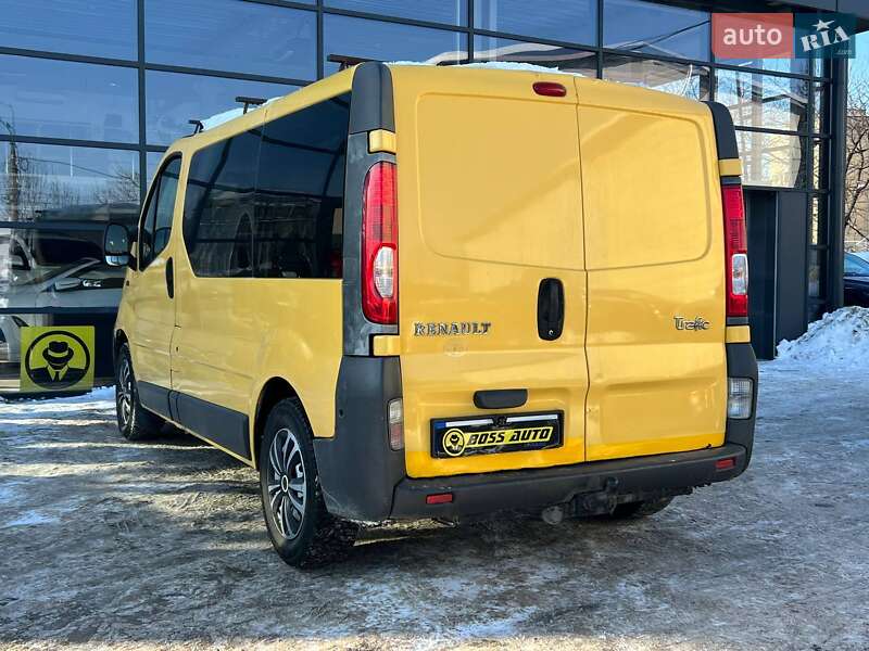Мінівен Renault Trafic 2003 в Івано-Франківську