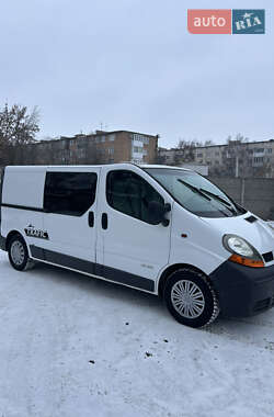 Грузопассажирский фургон Renault Trafic 2005 в Пирятине