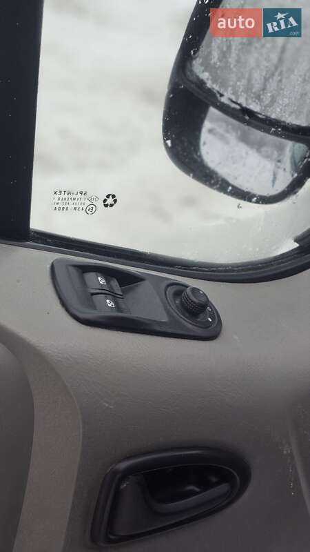 Минивэн Renault Trafic 2006 в Черновцах фото 4 Минивэн Renault Trafic 2006 в Черновцах