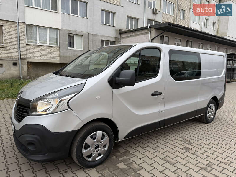 Грузопассажирский фургон Renault Trafic 2017 в Дубно